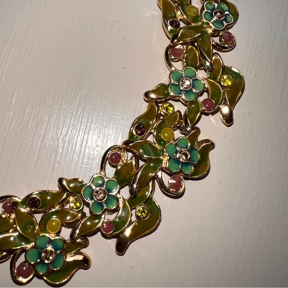 Monet Vintage Enameled & Gold plate 8" stamped bracelet w/ clasp.Mint condition - Picture 4 of 9
